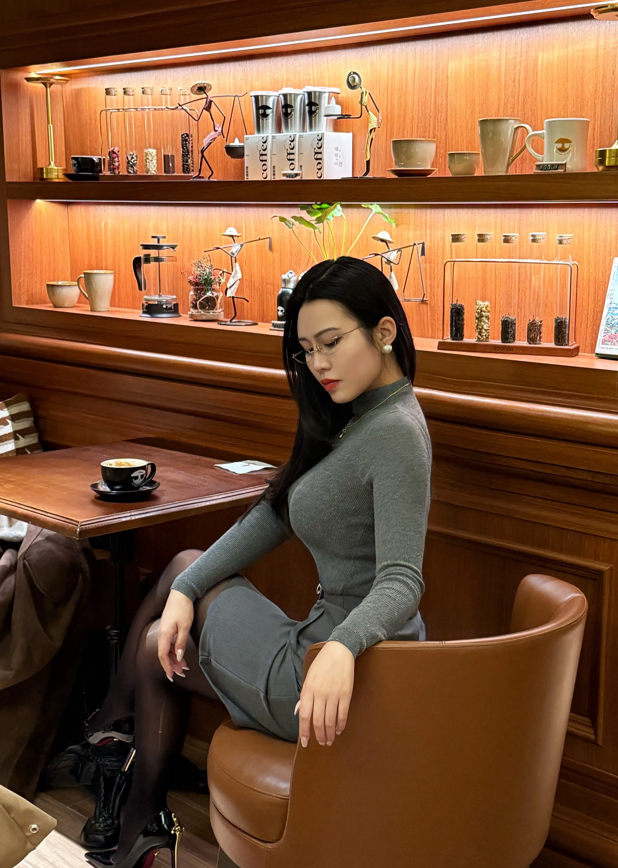 围着我转就行了 你哪儿有那么多事要干。