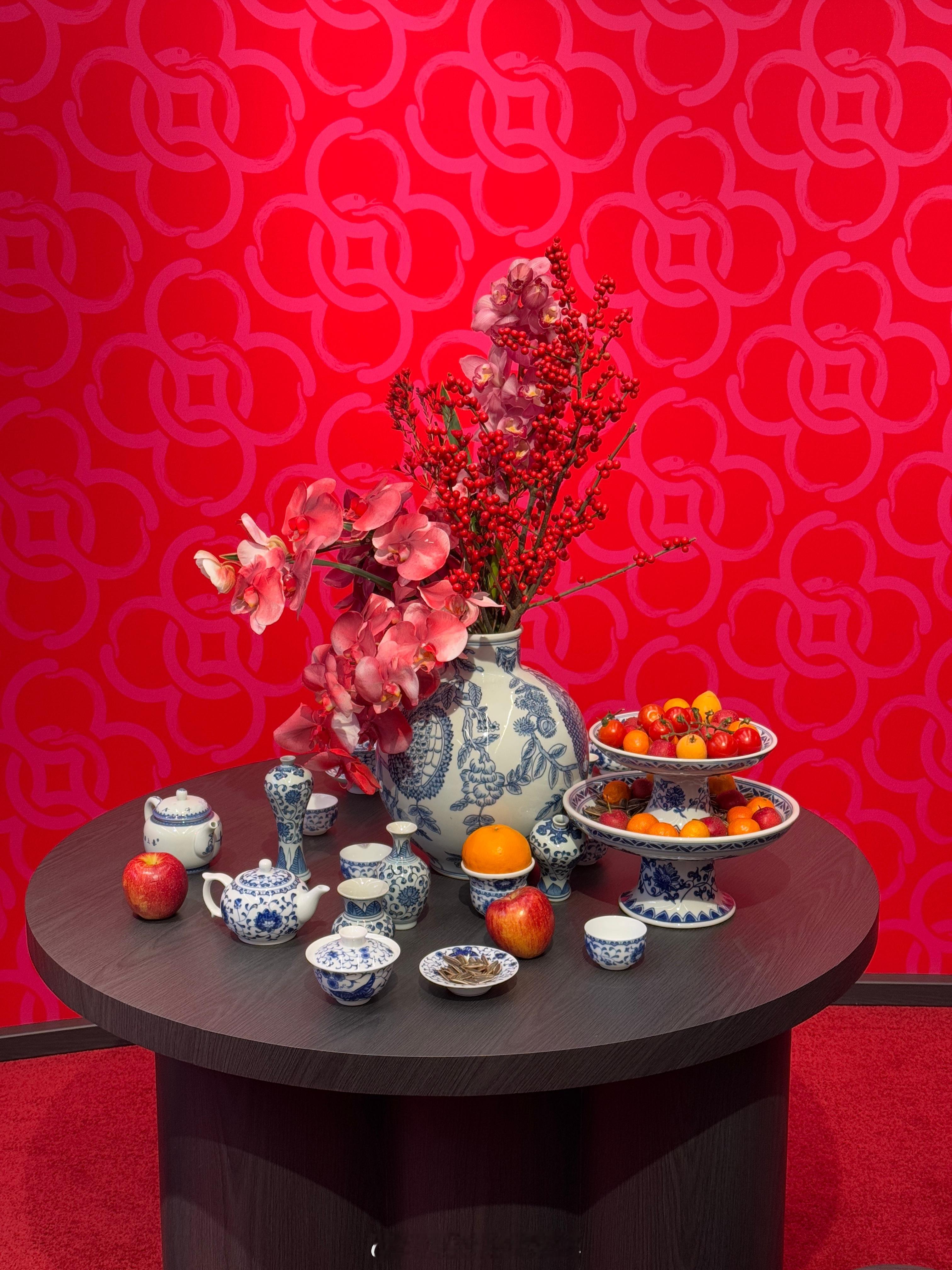 过年搭子选伊利 春节期间，牛奶成了我家的“万能神器”。聚餐时，一杯温热的牛奶能有