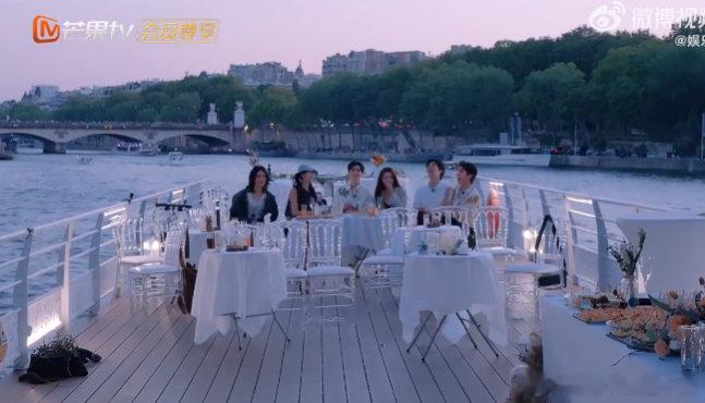 不要放过这个李佳琦之歌收官派对这波整活我服！放李佳琦 “所有女生” 歌，塞纳河飘