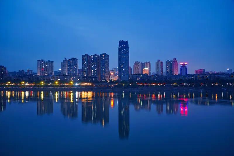 央视镜头下的“醉美”泸州：不止于景，更在于魂

在这个快节奏、浮躁的时代，我们总