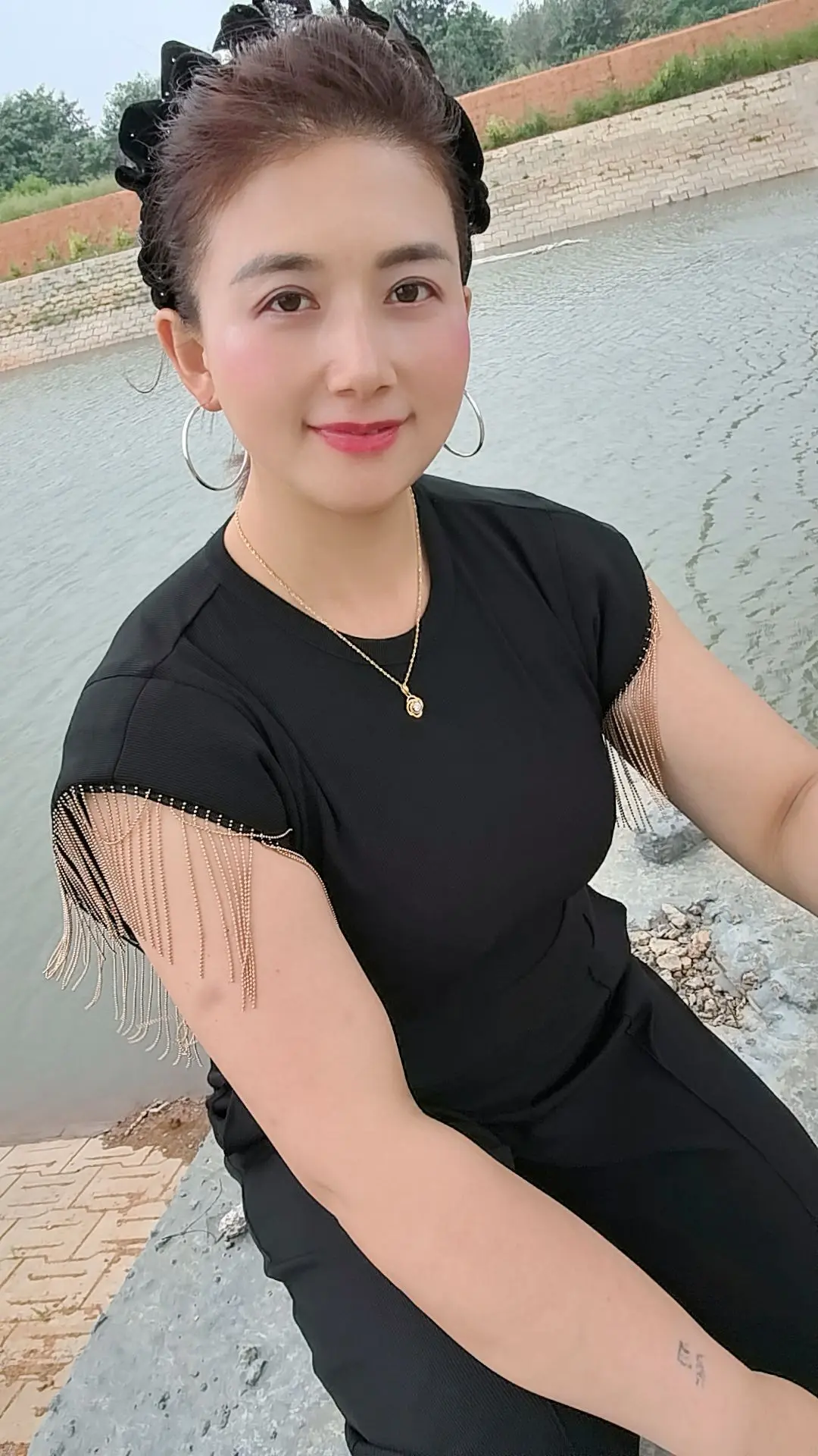 有一天你会突然发现，这个世界一切都是假的，而你却认真了一辈子！