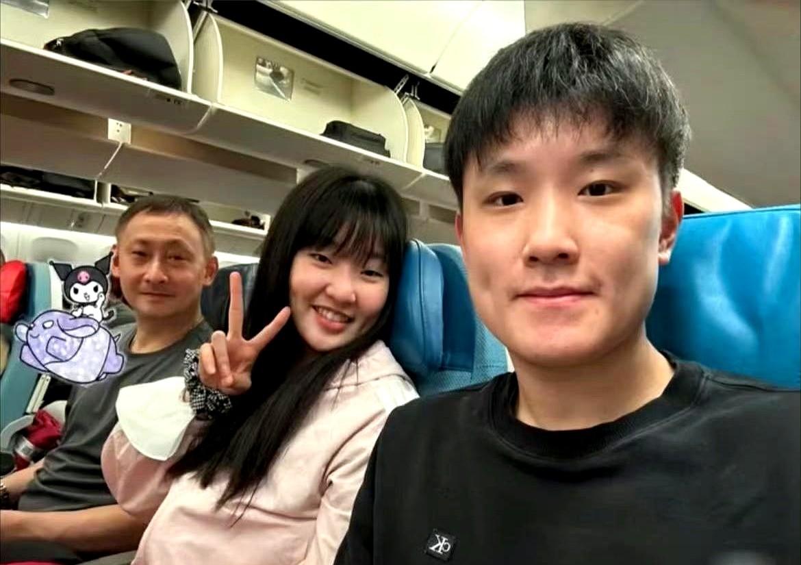 张本智和一家人出发参加WTT卢布尔雅那球星挑战赛。

刚过17岁生日的张本美和很