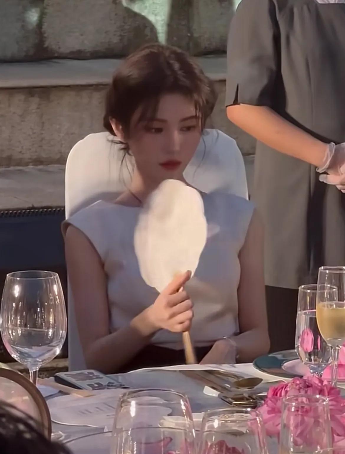 这是鞠婧祎？？？怎么变化这么大，感觉快认不出来了


记录夏日生活点滴鞠婧祎辨识