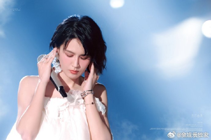 曾沛慈脚没事 虽身体抱恙却从未懈怠训练，全身心投入《搁浅》舞台打磨，认真模样格外