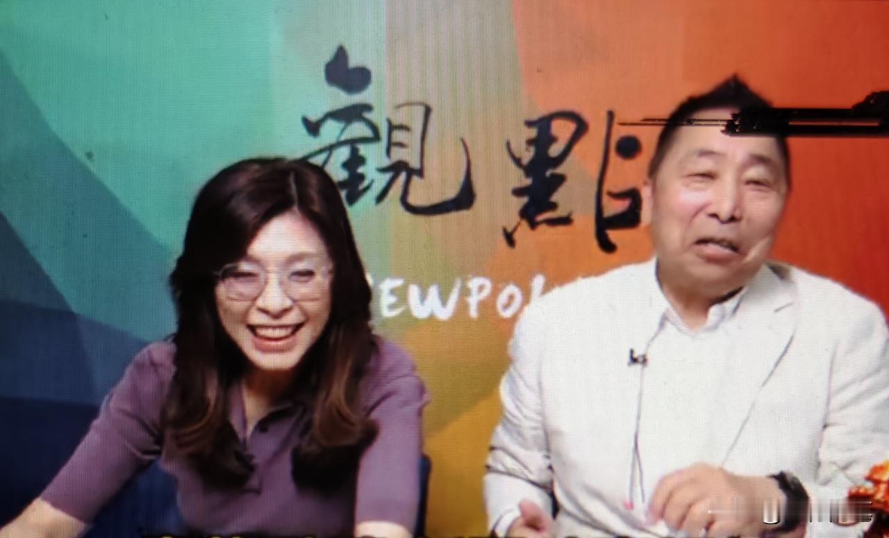 今天郑丽文上了唐湘龙的节目，透露了不少他们以前都做主持人与评论员时的事情。

原