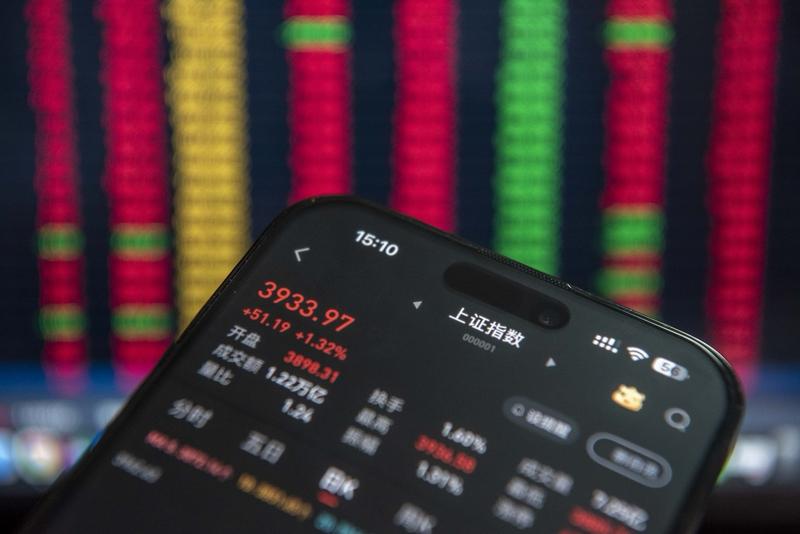 2025年10月14日早盘，A股三大指数集体高开，上证指数开盘报3910.78点