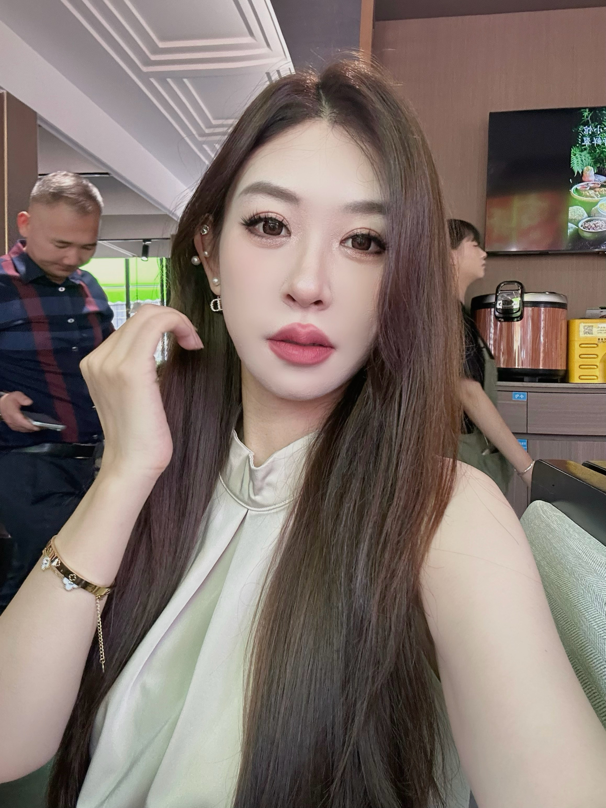 我仰拍跟俯拍长的一点都不一样耶 ​​​