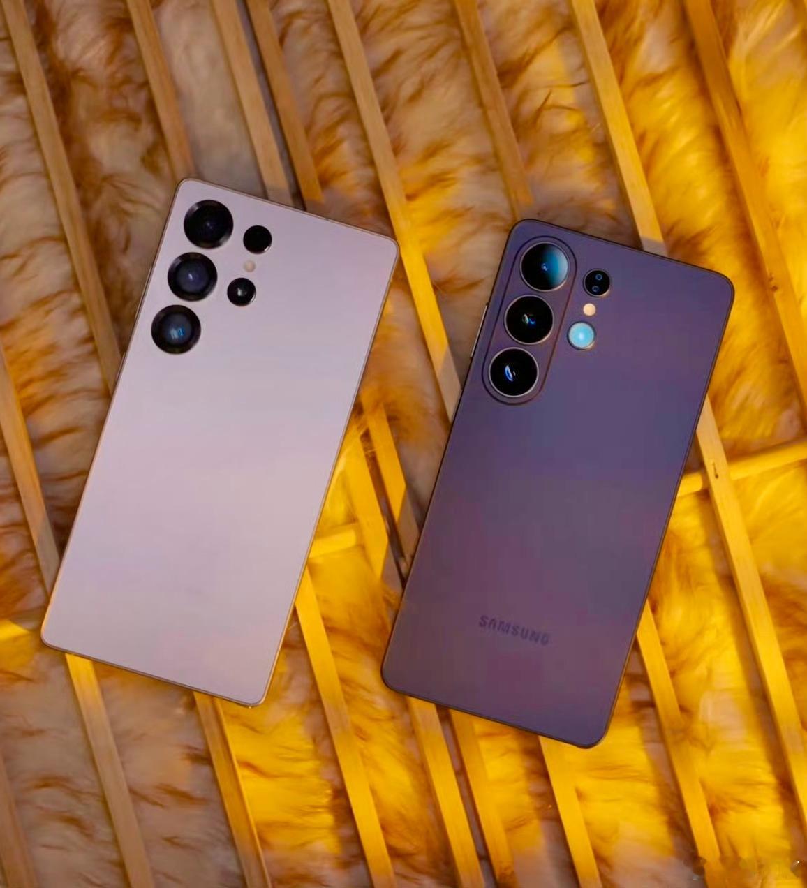 左边：三星Galaxy S25 Ultra右边：三星Galaxy S26 Ult