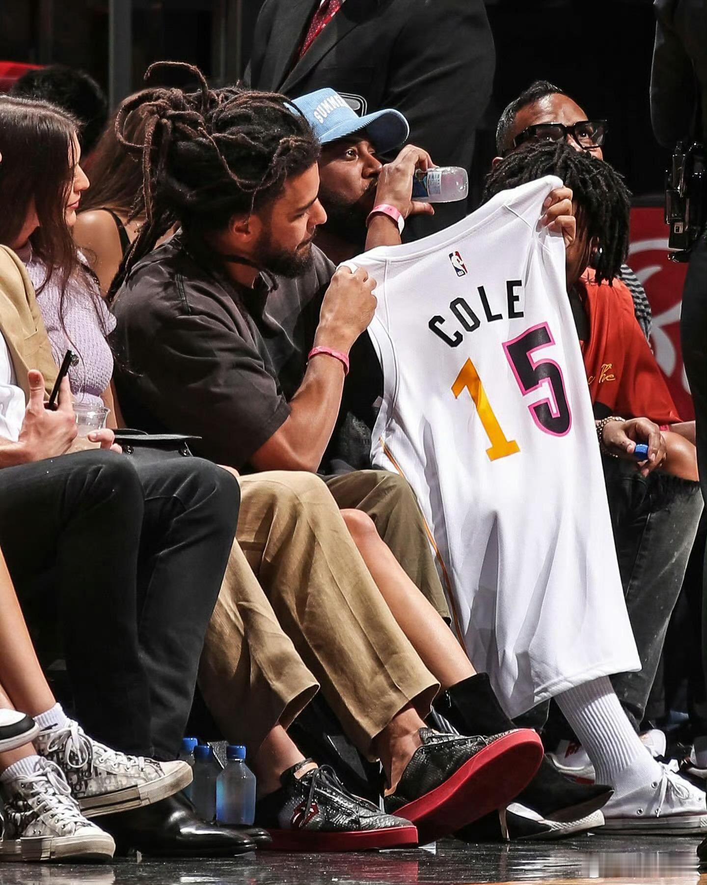 打了一场就匆匆的走了，欢迎再来中国j.cole加盟cba首秀