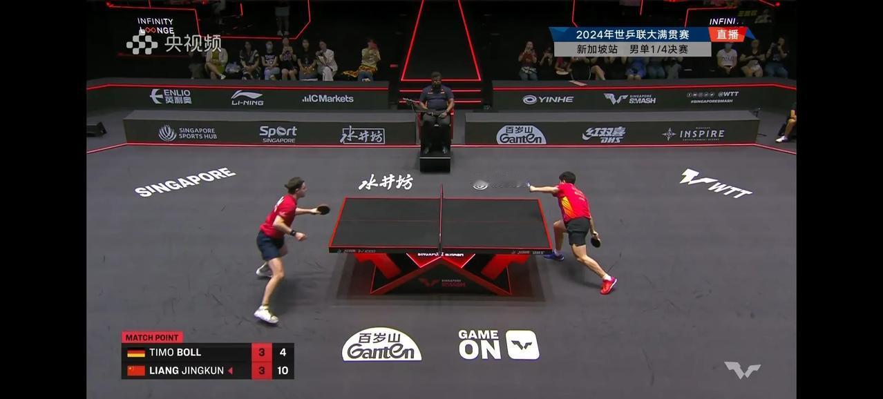 梁靖崑4比3险胜老将波尔晋级新加坡大满贯赛四强。虽然波尔输了，但是43岁高龄的他