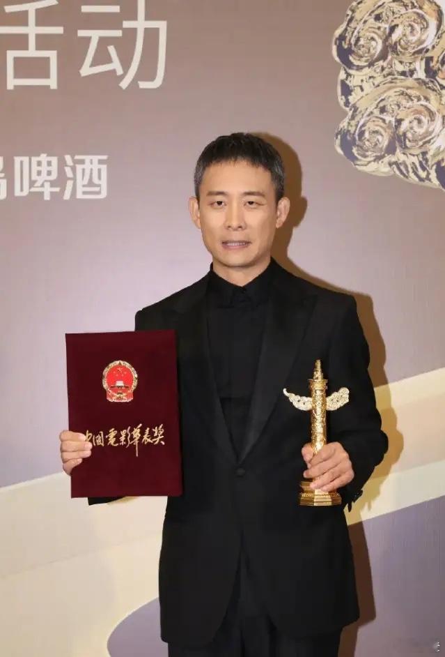 曾舜晞接触漫改剧《天行九歌之举世无双》，改编自同名动漫，预计九月份开机。近两年仙