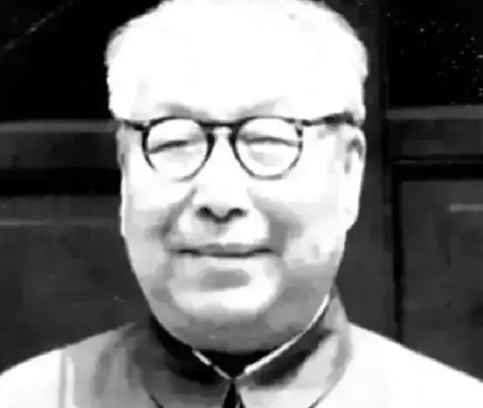 1988年农民朱海清在地里干农活，村长气喘吁吁跑来：“别干了，快回去，你家来了个