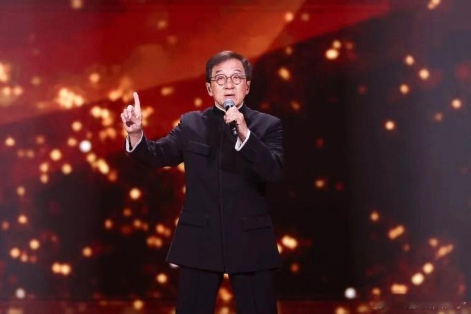 成龙说玩音乐要花点功夫成龙大哥的音乐首秀来喽，枣林湾首秀会带来哪些好听的歌曲呢？