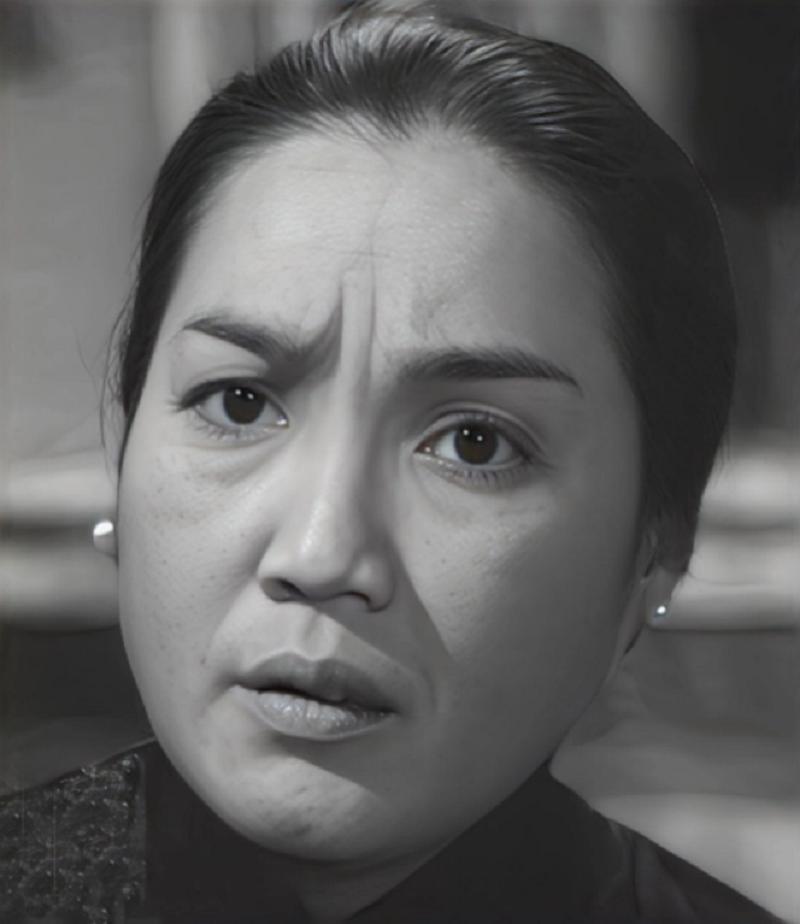 黎雯（1916年—1983年4月4日），原名黎容芳，籍贯广西壮族自治区梧州市。1