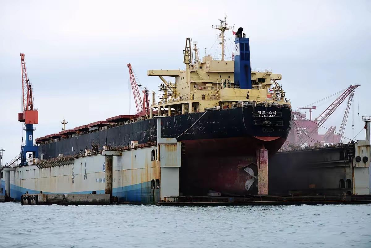 美国海岸警卫队丢脸丢到家了这回出丑吧！
他们本来准备拦截委内瑞拉的油轮，结果人家