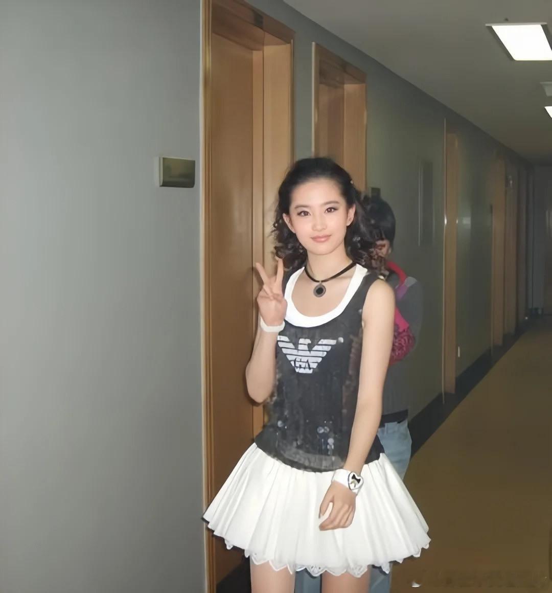 2006年19岁的刘亦菲 