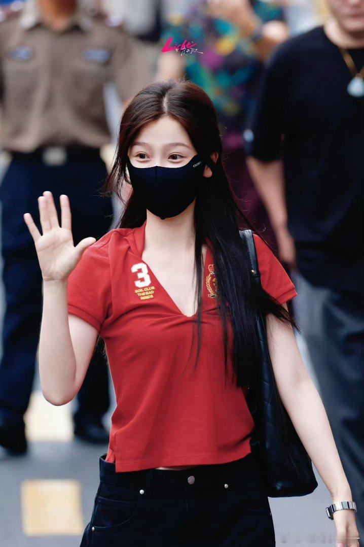 虞书欣虞书欣林晚星虞书欣“你的星光 是秋天里的温柔坠落” 
