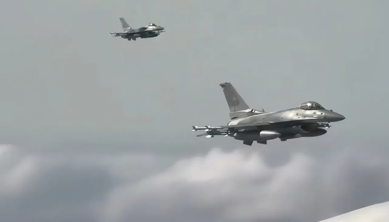 国际局势美伊以冲突幂谈天下 阿联酋空军空袭伊朗时，涂抹F-16与幻影2000战机