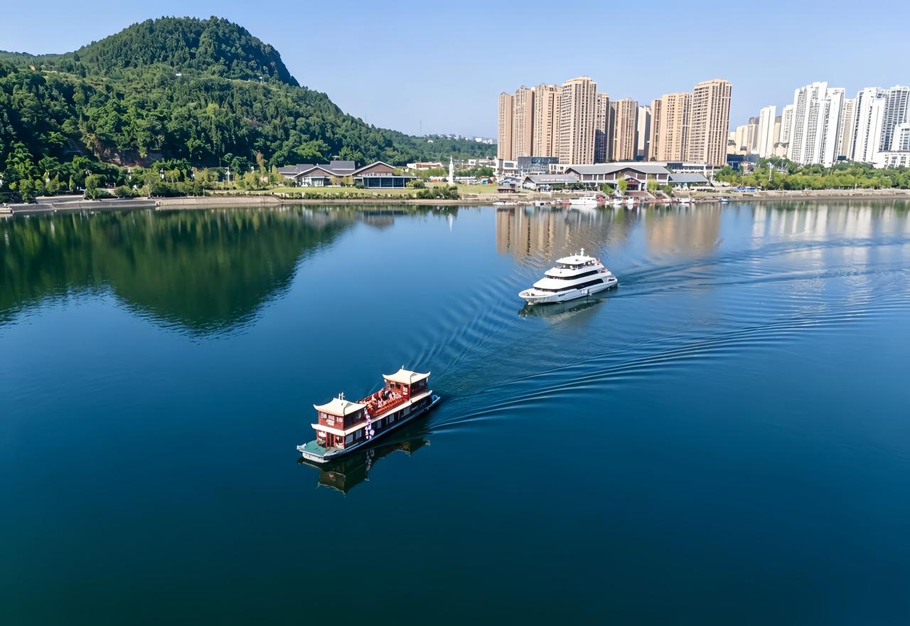 ［阆中— 南部游船开通，坐船游重庆不是梦］

7月19日上午9时，首航游船从阆中