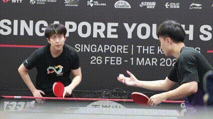 两个左手互相练球，可惜不是一个协会的。
王楚钦下场对林德，林昀儒下场对卡尔森，都