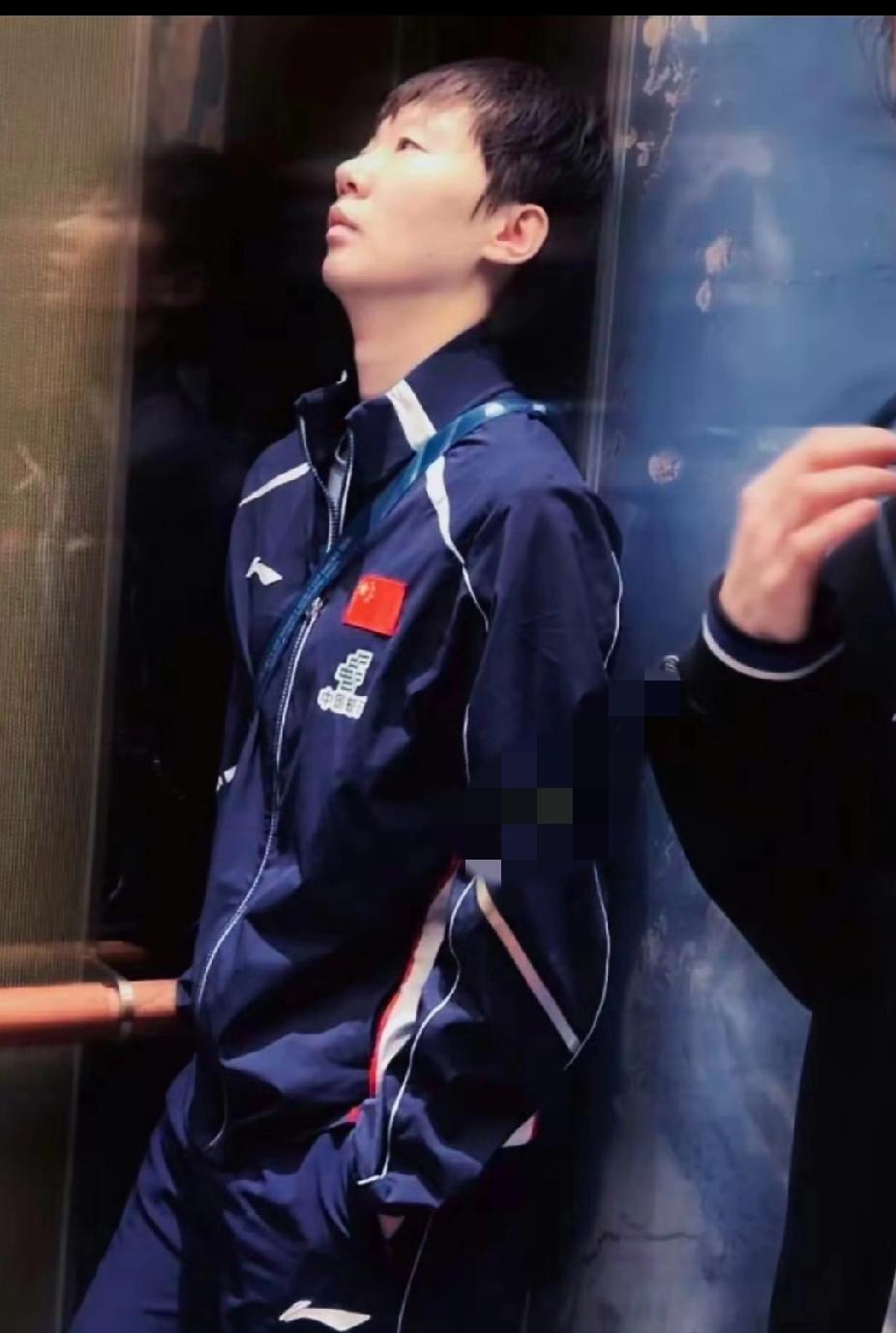 曼昱这一站，帅出了新高度
 
谁懂啊！刷到曼昱这张图真的被狠狠戳中✨
 
头微微