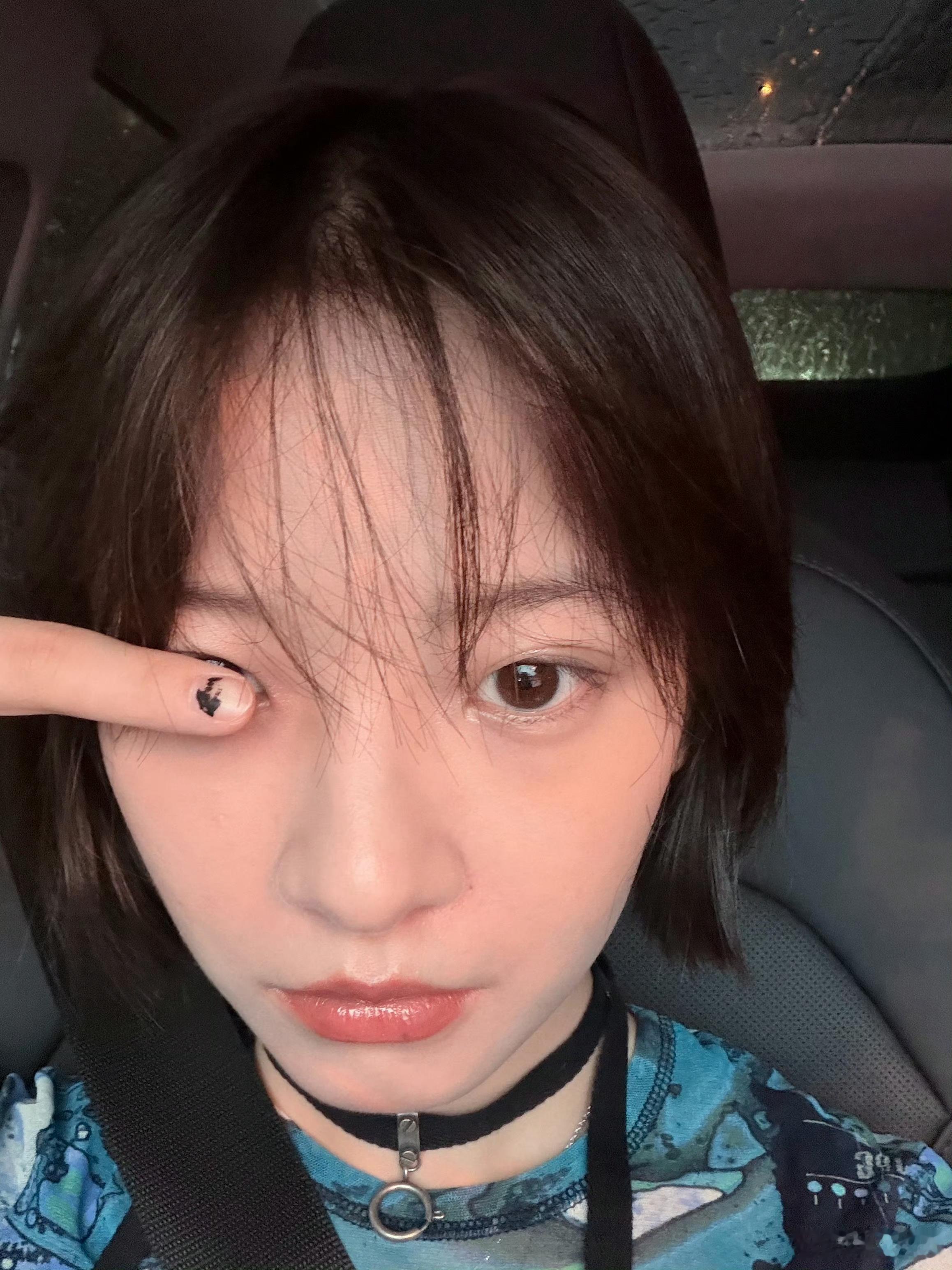 李庚希 lgx向全世界安利李庚希 lgx李庚希狂野时代 何以消烦署，端坐一院中。
