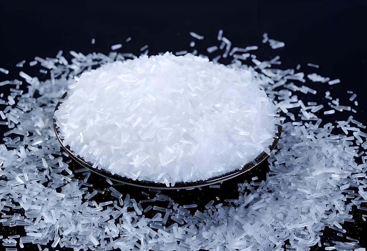 很多人说起味精就皱眉，好像瓶子里装的不是调味料，而是某种健康威胁。一个流传甚广的