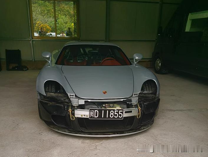 阿里拍卖官网显示，近日，一台保时捷卡雷拉GT成交，价格高达2007万元，创下世界