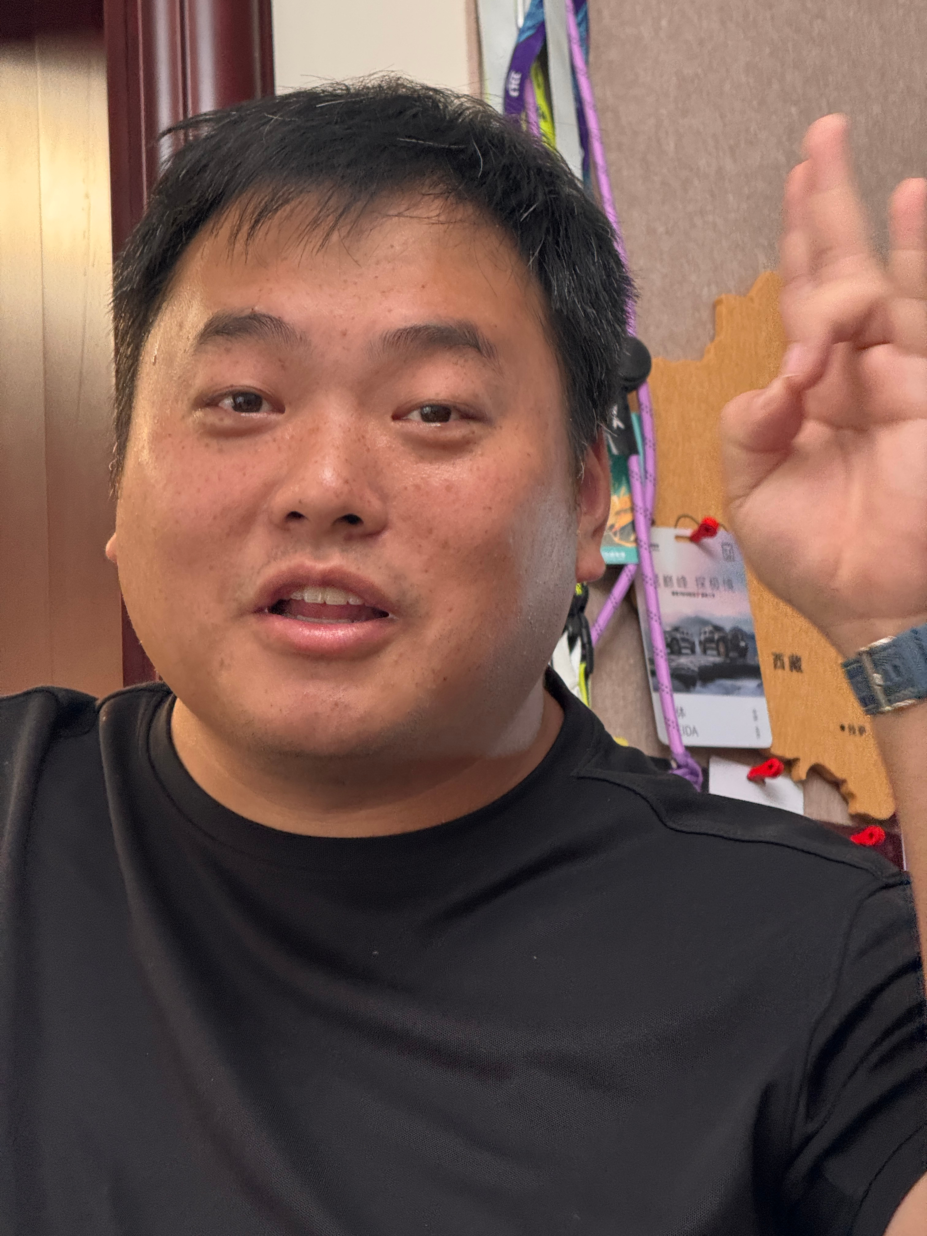 大晨又发毒誓……晚饭再也不吃东西刚说完话，就点了份海肠捞饭的外卖… ​​​