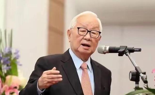 台积电领军人物张忠谋近日发表惊人言论：“我自视为美国人，若美国决定动手，台积电掌