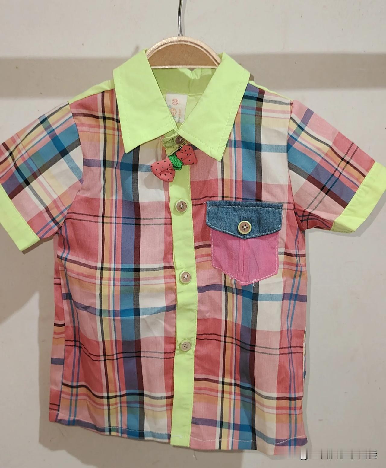 打卡线上卖童装的第①天
自从服装店关门后，屋里一个房间都用来堆衣服了，房间塞的满