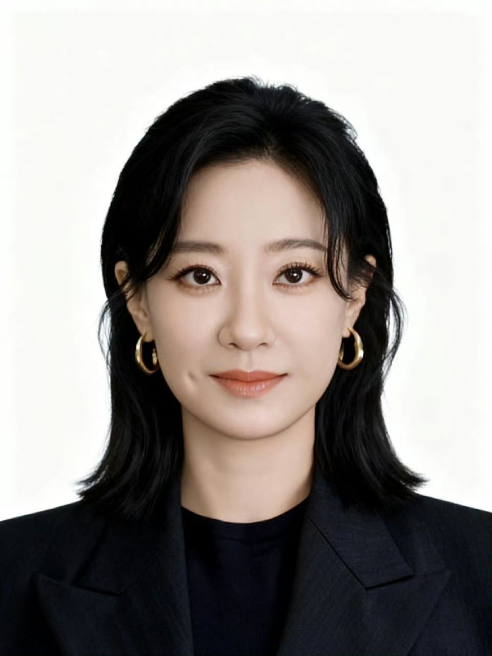 网友把贾玲和张小斐照片合在一起，效果居然毫无违和感。最难得的还是她们十年的神仙友