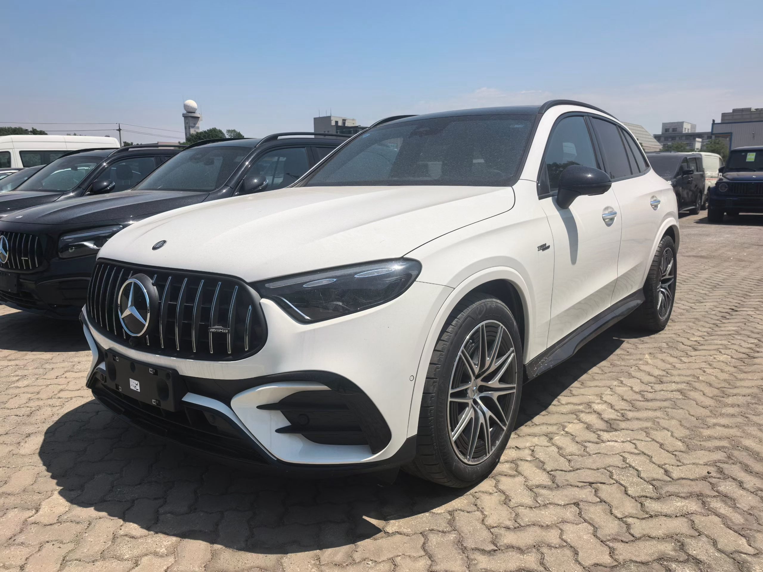 奔驰GLC43 AMG 白黑 806版 26款 指导价589000元选装 柏林音