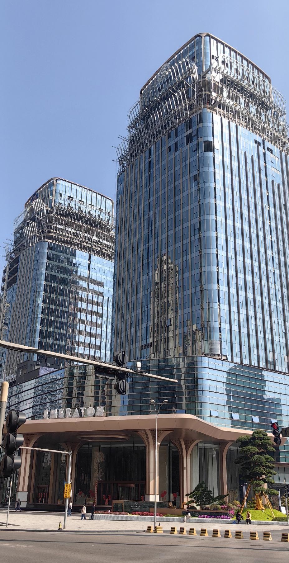 [耶]我大渡口的潜能喜来登酒店终于建成开业了——背后还做了两个🐼，看着还是有点