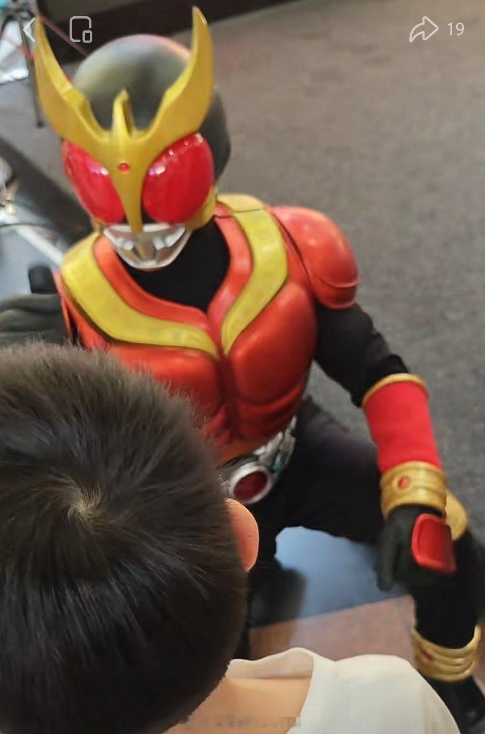 今天魔都假面骑士空我见面会。我拍的视频里面结束击掌环节跟小朋友互动感觉也很有爱呢
