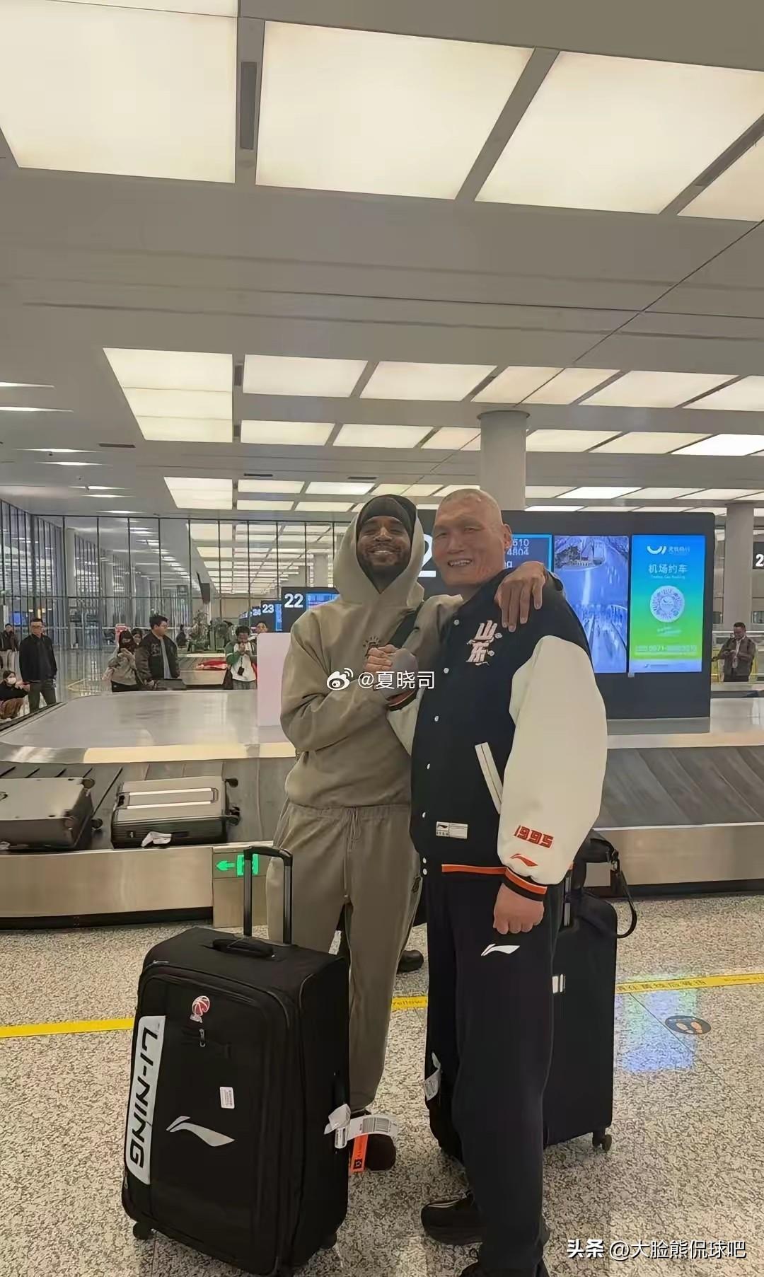 就这么原谅克里斯了？纪敏尚啊，老好人不是这么做的！
昨晚对阵广州的比赛。克里斯公