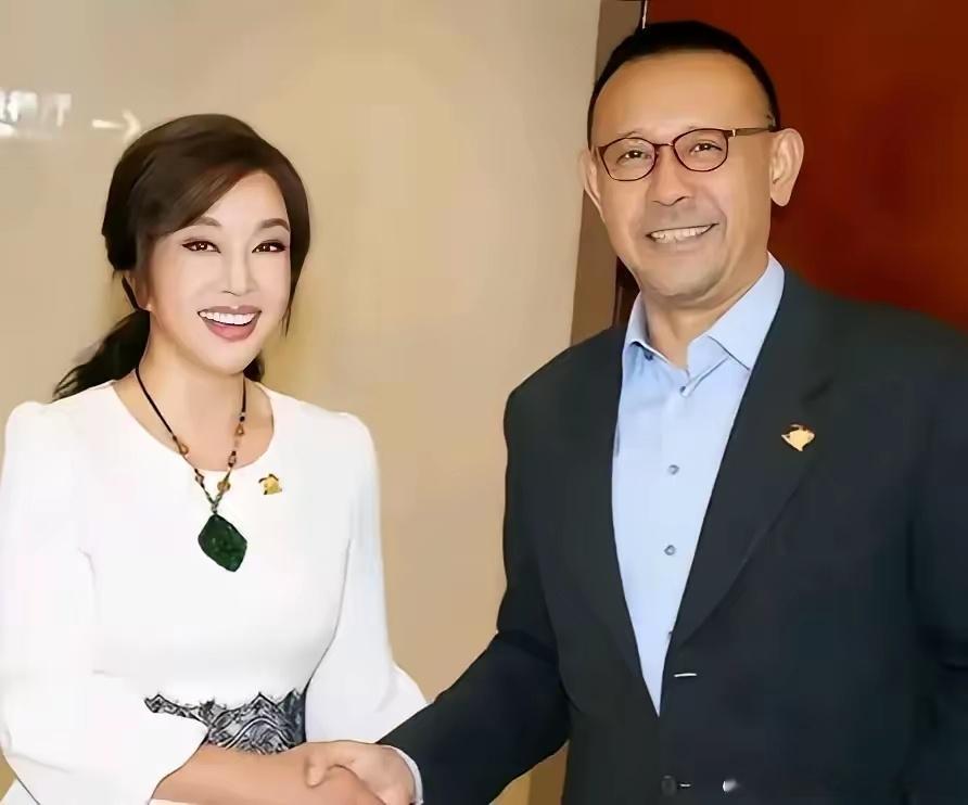 一次节目，李静问刘晓庆：“如果没有宁静，你会嫁给姜文吗？”刘晓庆瞬间冷脸：“宁静