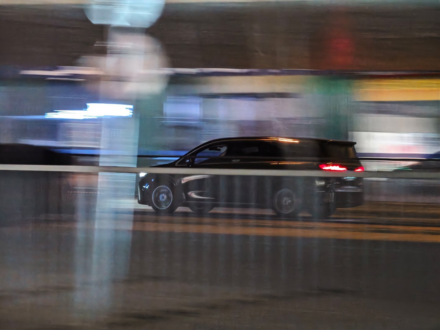 打了个专车，一看要7分钟才到，就想取消，但仔细一看，我打到了一台岚图梦想家 ，那