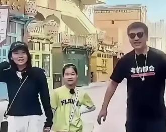 从丧事处理方式，看得出张雪峰妻子李丽婧对张雪峰用情至深！
 
当张雪峰突然离世的