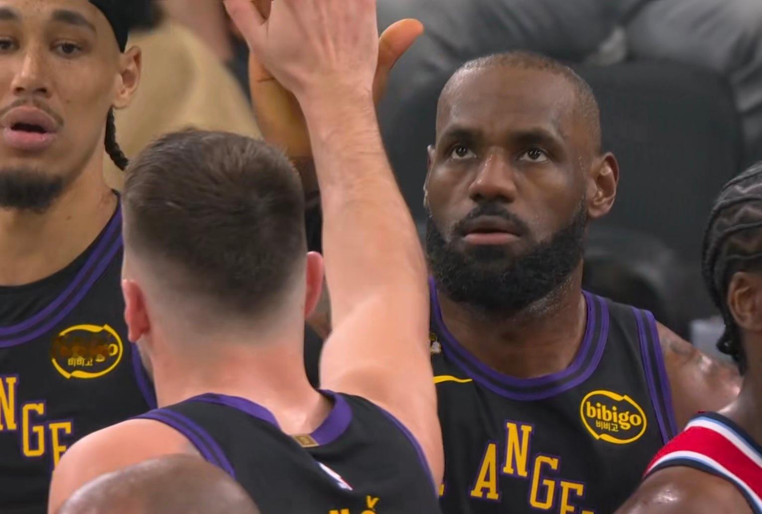 首节湖人29:36落后快船7分，感觉怎么样？湖人防守水平是什么样呢？就是人人打我