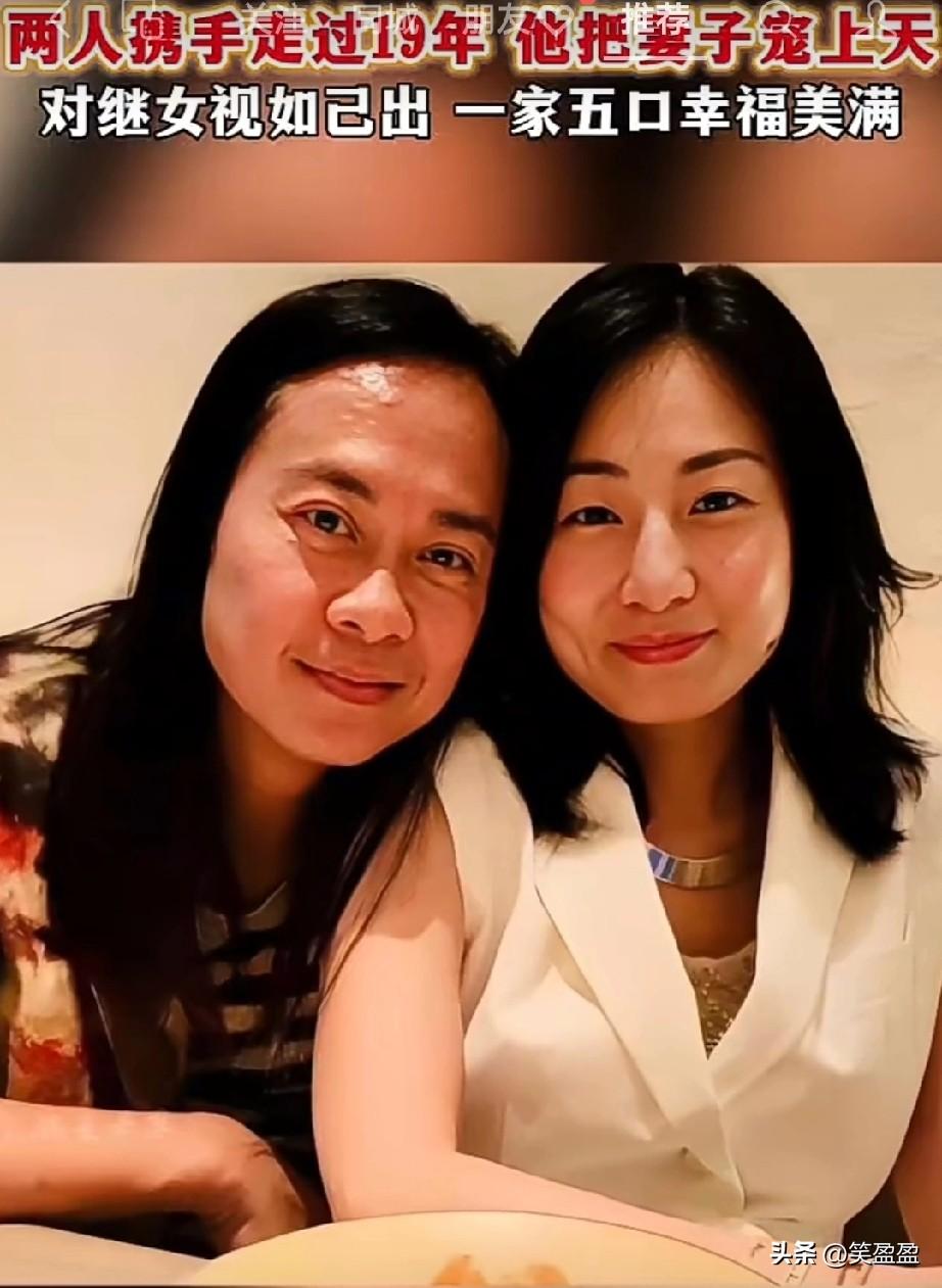 草蜢乐队成员蔡一智与妻子周雪芳2001年经梁烈唯介绍相识，当时他对她一见钟情，但