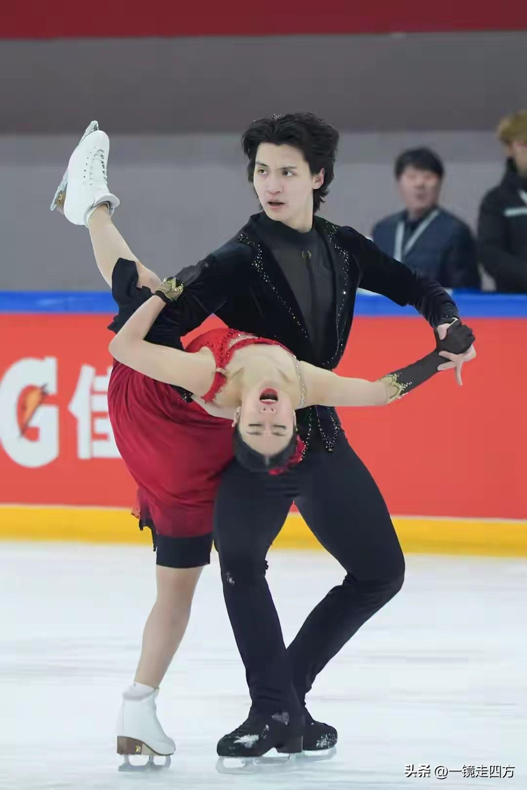 全国花样滑冰冠军赛冰上舞蹈比赛在北京结束，黑龙江选手任俊霏 /邢珈宁以总成绩18