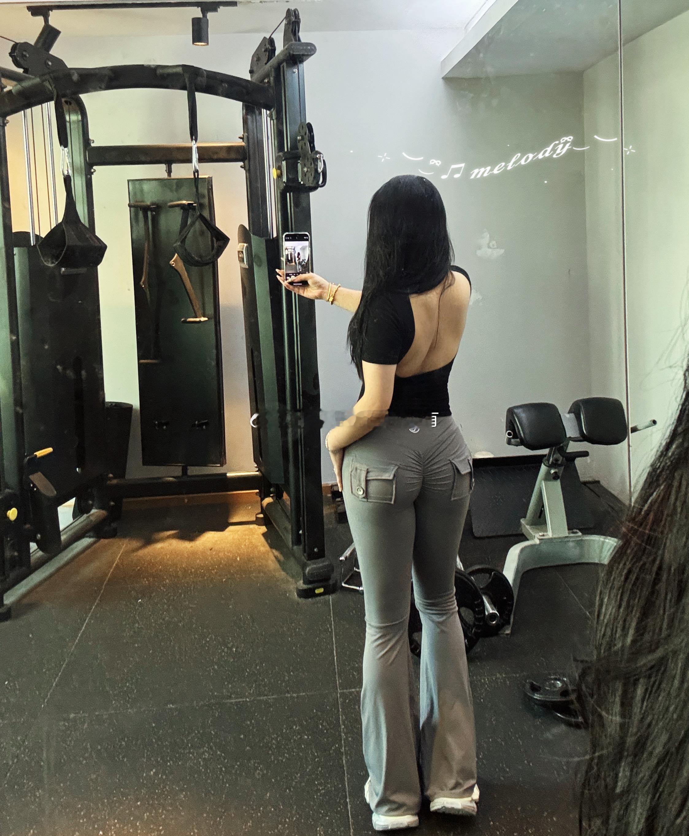 可以恋爱但是不可以公开[偷笑] ​​​