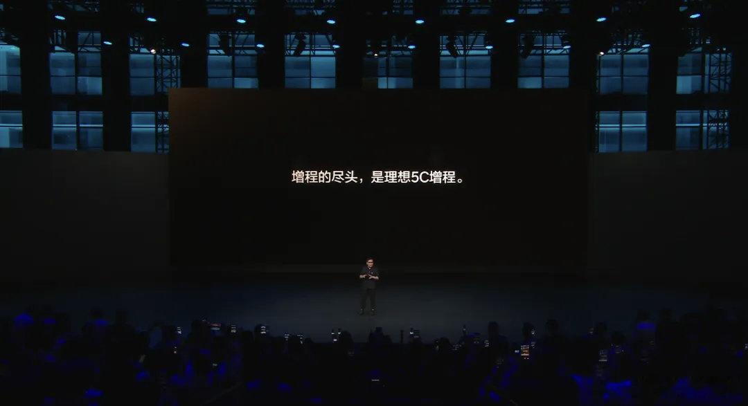 新理想L8上市啦这次增程电池来到了72.7kWh，加5C超充不仅如此，理想明确说