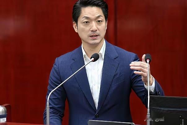 蔡康永的事还没完，蒋万安跳出来了！
大言不惭地说不要攻击污蔑蔡康永，还要让大陆尊
