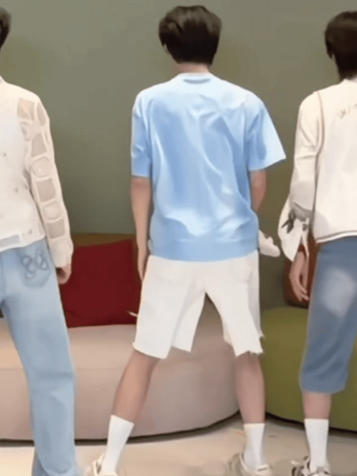 摸摸屁屁 