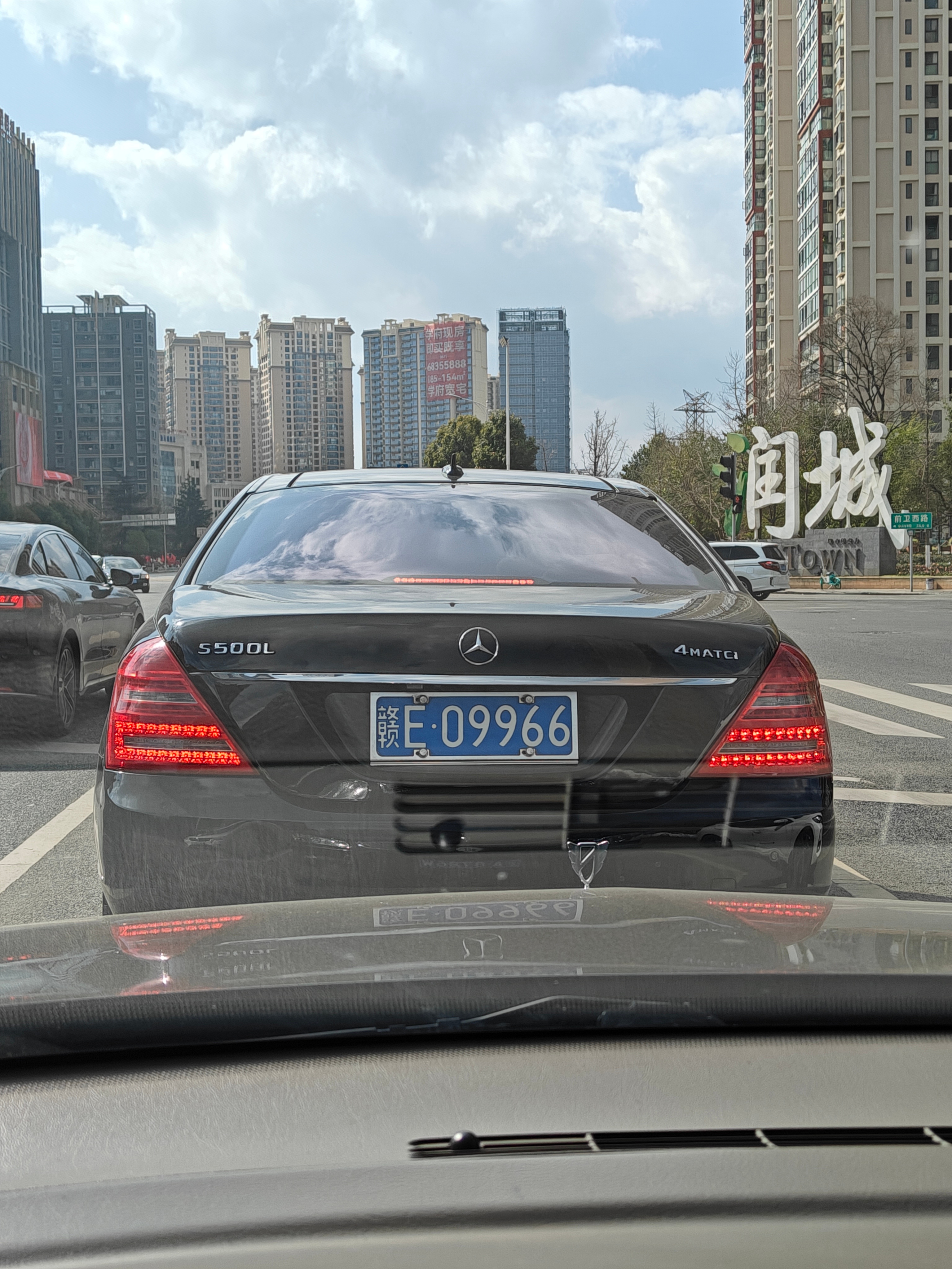 好车牌的221和204，少见的C6 3.0 quattro和CX-8。白色的EX