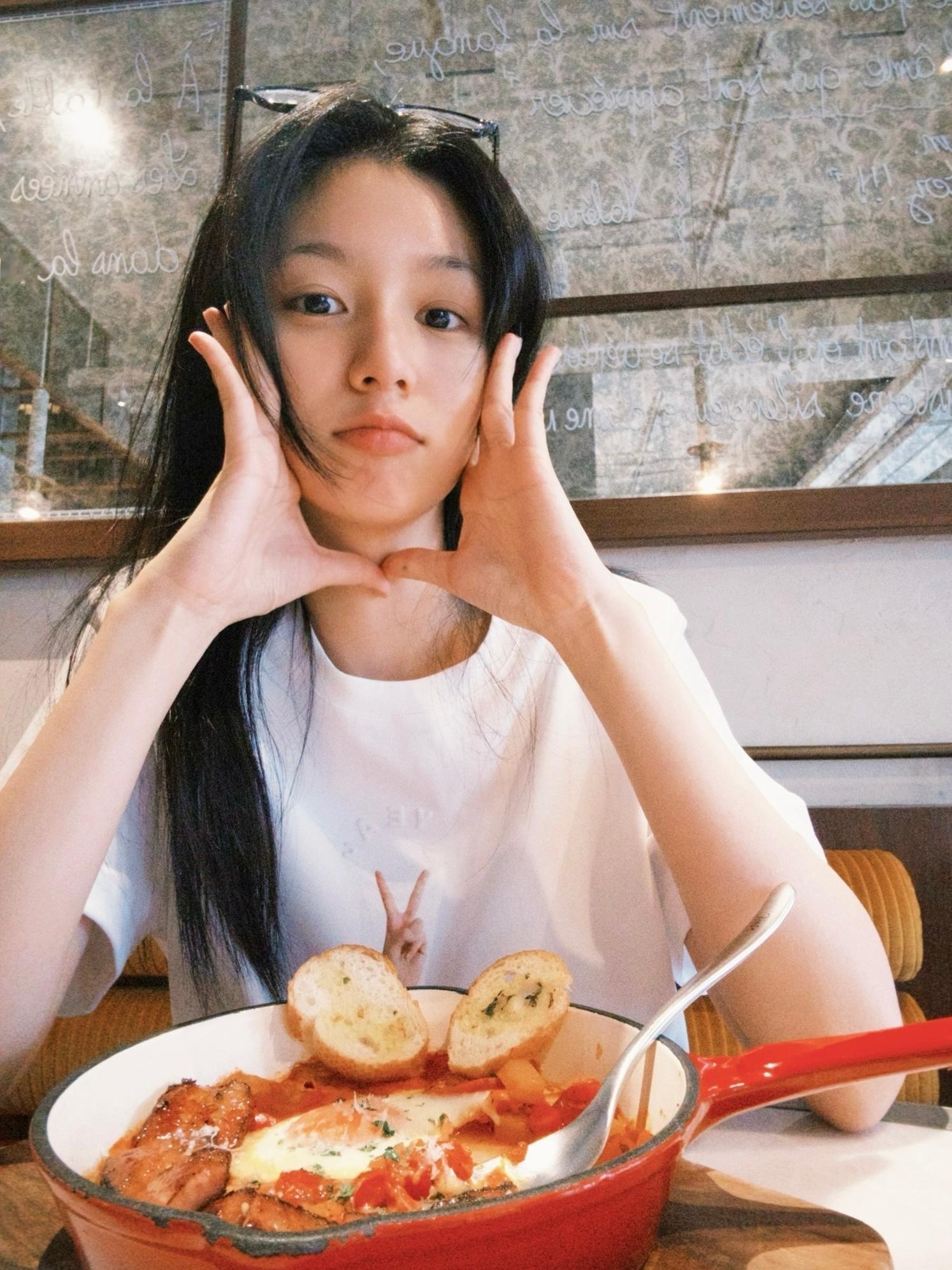 周也七井村村霸周也在复制粘贴的时代，你是手写的诗