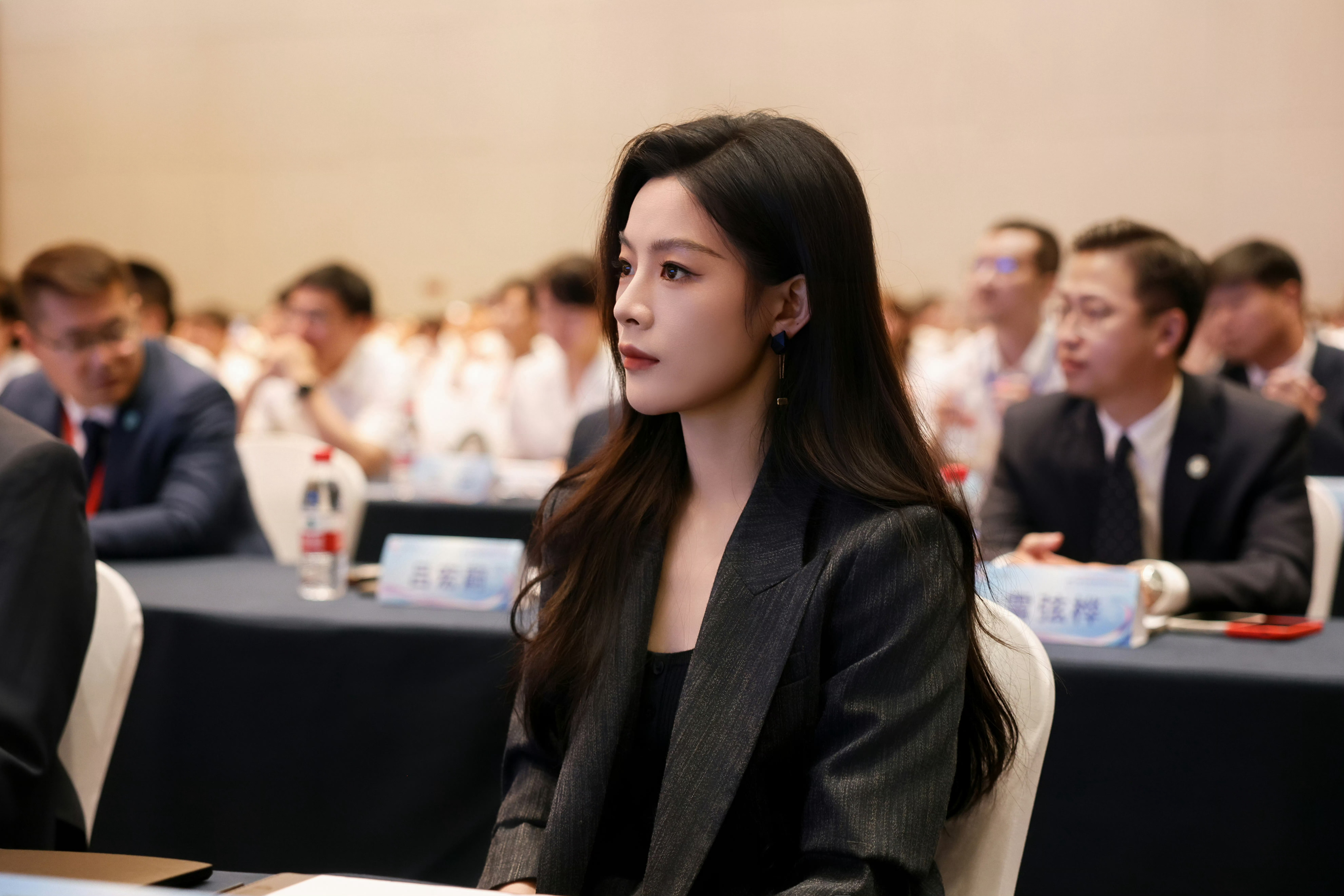 陈丽君一亿票房意味着什么1️⃣传统戏曲不靠拨款输血，仅凭舞台实力，就能拥有市场化