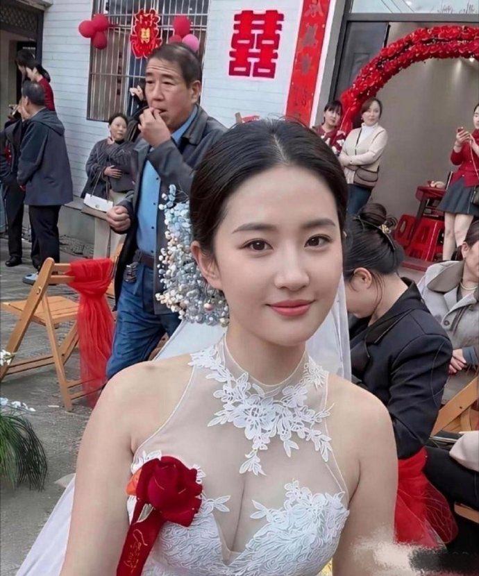 这感觉又不像是AI的，
难道真的有长的这么像刘亦菲的人吗？